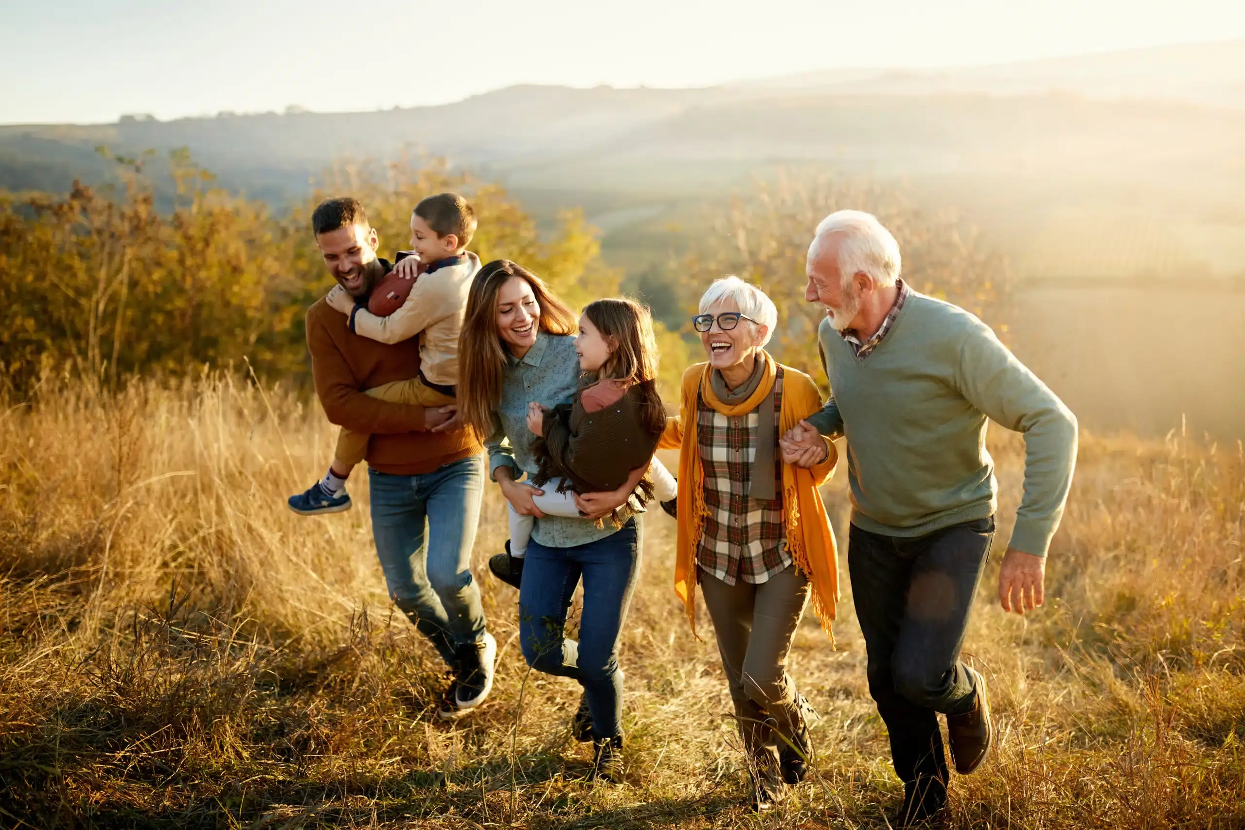 https://media.hotels-circuits-france.com/app/uploads/2026/05/famille-scaled.jpg.webp